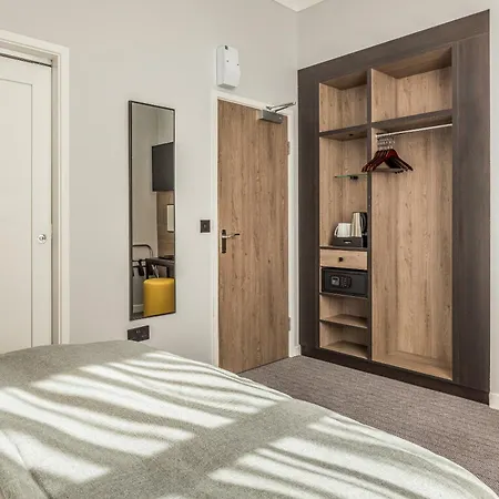 Princes Square 4*