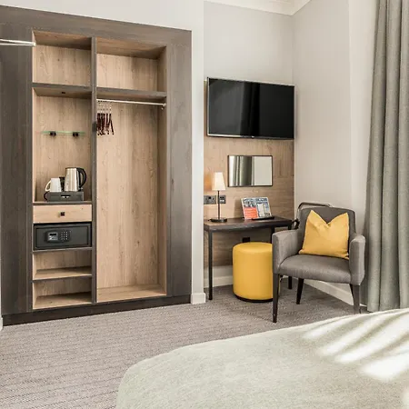 Princes Square Hotel