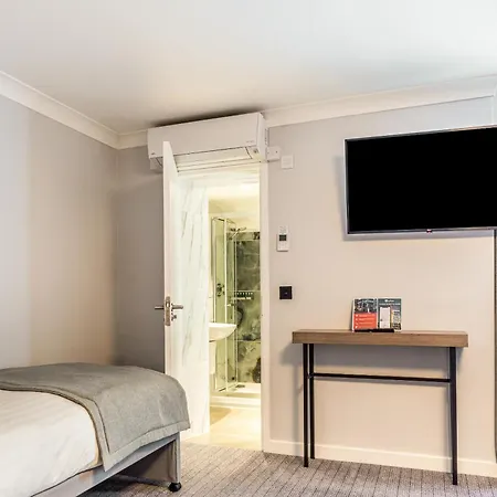 Princes Square Hotel 4*