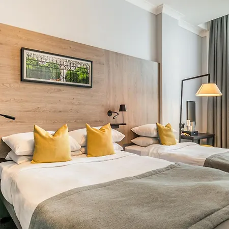 Princes Square Hotel 4*