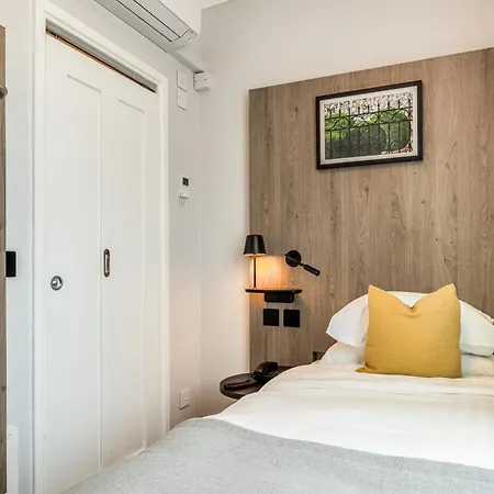 Princes Square Hotel 4*