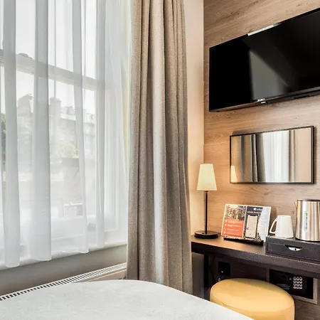 Princes Square Hotel 4*