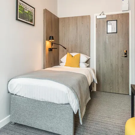 Princes Square Hotel 4*