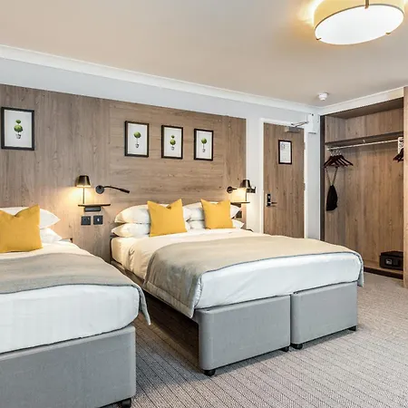 Princes Square Hotel 4*