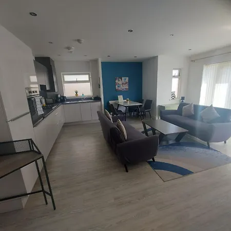 Luxury 2bedroom - 2bath - Prime Location - Patio Harrow on the Hill