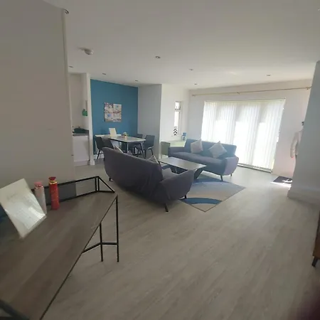 Luxury 2bedroom - 2bath - Prime Location - Patio * Harrow on the Hill