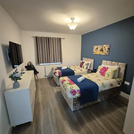 Luxury 2bedroom - 2bath - Prime Location - Patio