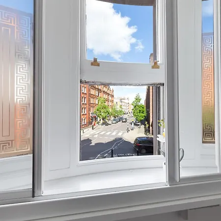 Designer Victorian Flat With Large Terrace *