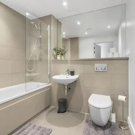 Centrally Located - Modern - 2bed - 2bath *