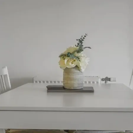 Centrally Located - Modern - 2bed - 2bath Apartment *