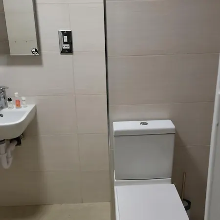 Apartment 3 Bedrooms 2baths 3 Toilets Excel City Airport O2 Sleeps Up To 7, London