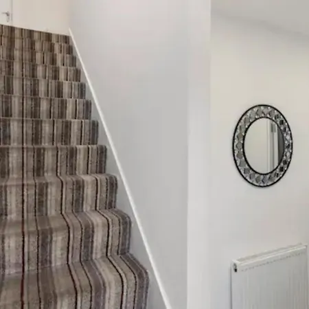 3 Bedrooms 2baths 3 Toilets Excel City Airport O2 Sleeps Up To 7, London
