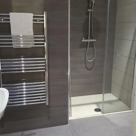 3 Bedrooms 2baths 3 Toilets Excel City Airport O2 Sleeps Up To 7, Apartment London