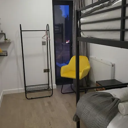 3 Bedrooms 2baths 3 Toilets Excel City Airport O2 Sleeps Up To 7,