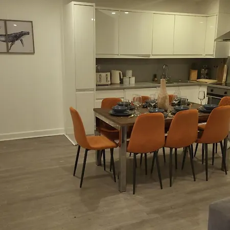 3 Bedrooms 2baths 3 Toilets Excel City Airport O2 Sleeps Up To 7, * London