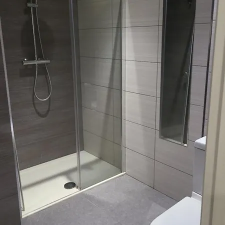 3 Bedrooms 2baths 3 Toilets Excel City Airport O2 Sleeps Up To 7, Apartment London