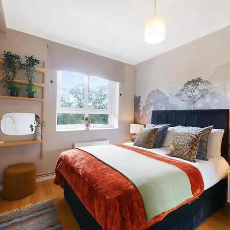 Lovely 2 Bedroom Flat In London-balcony - Sleeps 6 London