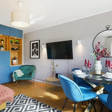 Lovely 2 Bedroom Flat In London-balcony - Sleeps 6 Apartment London