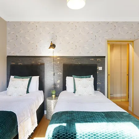 Apartment Lovely 2 Bedroom Flat In London-balcony - Sleeps 6 *