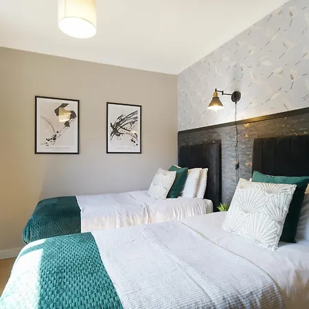 Apartment Lovely 2 Bedroom Flat In London-balcony - Sleeps 6
