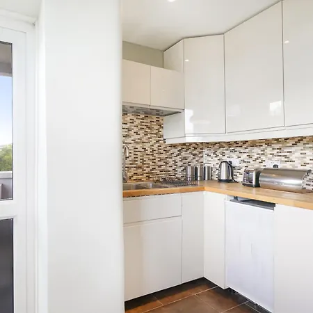 Apartment Lovely 2 Bedroom Flat In London-balcony - Sleeps 6 London