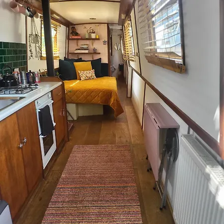 Lovely Canal Boat In Little Venice By Paddington For Family & Friends