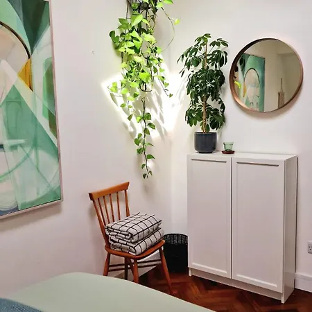Charming Bedroom In Artist Studio * London