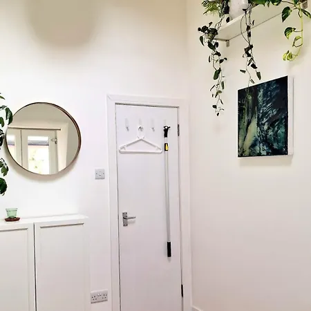 Homestay Charming Bedroom In Artist Studio London