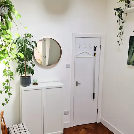 Homestay Charming Bedroom In Artist Studio London