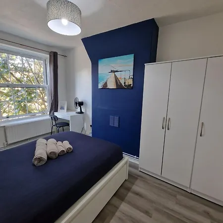Comfortable 2 Bedrooms Flat In Oval Apartment London