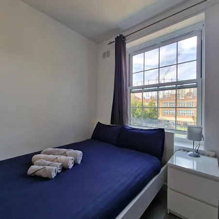 Comfortable 2 Bedrooms Flat In Oval Apartment