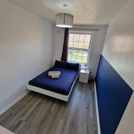 Apartment Comfortable 2 Bedrooms Flat In Oval