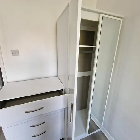 Comfortable 2 Bedrooms Flat In Oval London