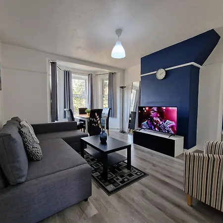 Apartment Comfortable 2 Bedrooms Flat In Oval *