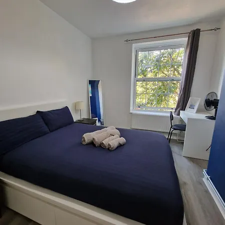 Comfortable 2 Bedrooms Flat In Oval Apartment