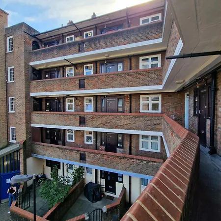 Apartment Comfortable 2 Bedrooms Flat In Oval