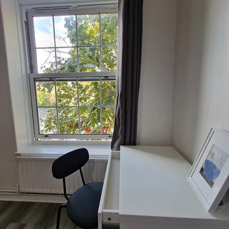 Comfortable 2 Bedrooms Flat In Oval London