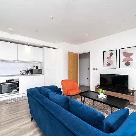 Apartment 1br Gem In Shared Near O2 Arena & Excel With Patio, Private Bath, Free Parking & Garden London