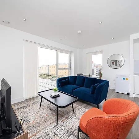1br Gem In Shared Near O2 Arena & Excel With Patio, Private Bath, Free Parking & Garden Apartment