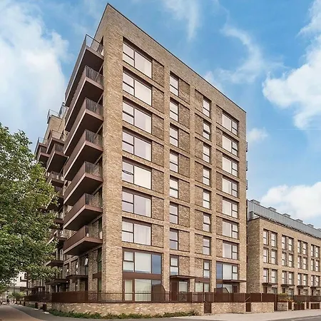1br Gem In Shared Near O2 Arena & Excel With Patio, Private Bath, Free Parking & Garden Apartment *