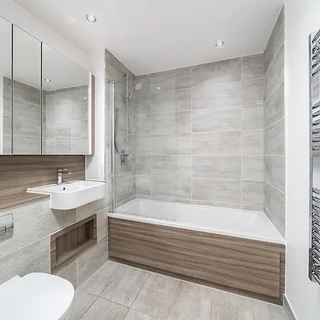 Apartment Deluxe Double Bed In Shared Near Canary Wharf, Airport & O2 Arena With Thames View London