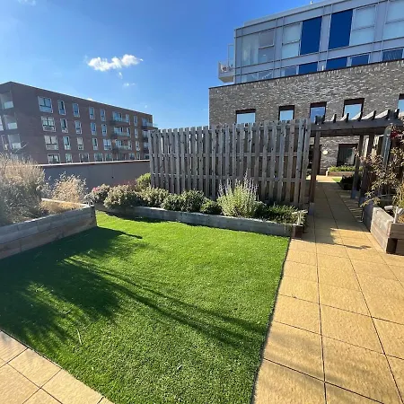 1br Gem In Shared Near O2 Arena & Excel With Patio, Private Bath, Free Parking & Garden Apartment London