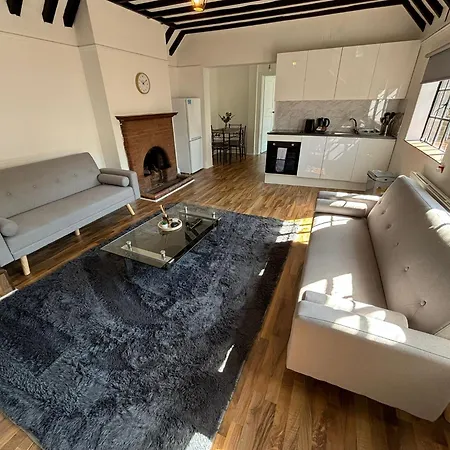 Ustay Fulham * London