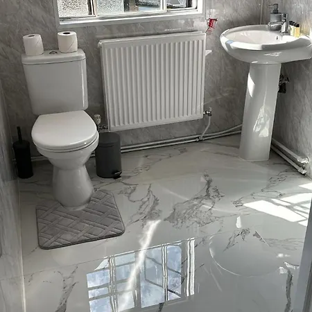 Ustay Fulham Apartment