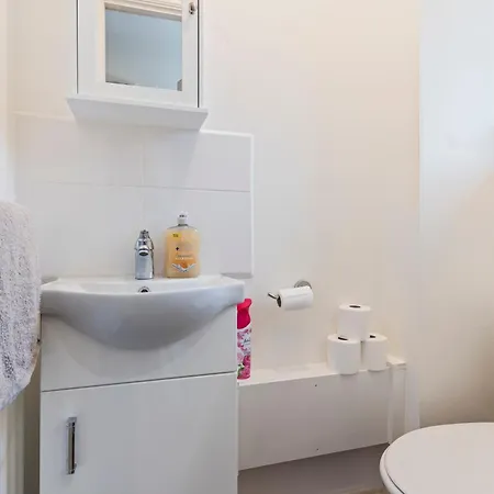 Lovely 4br House In The With Parking * London
