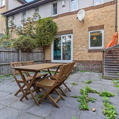 Lovely 4br House In The With Parking * Londres