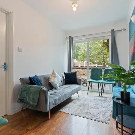 Lovely 4br House In The With Parking * London