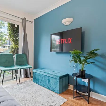 Сasa de vacaciones Lovely 4br House In The With Parking Londres
