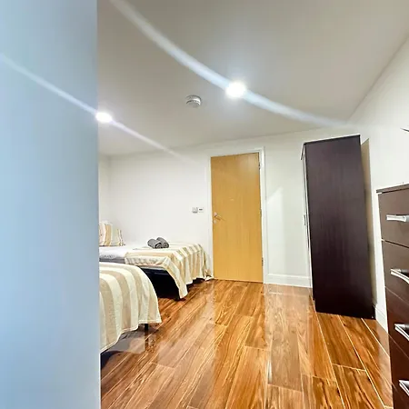 Apartment Juniper Alexandra Palace Serviced Apartments, By Edens London