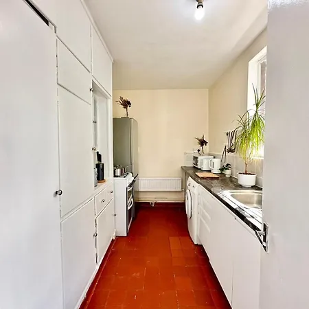 Paddington Beautiful Two Bedroom *